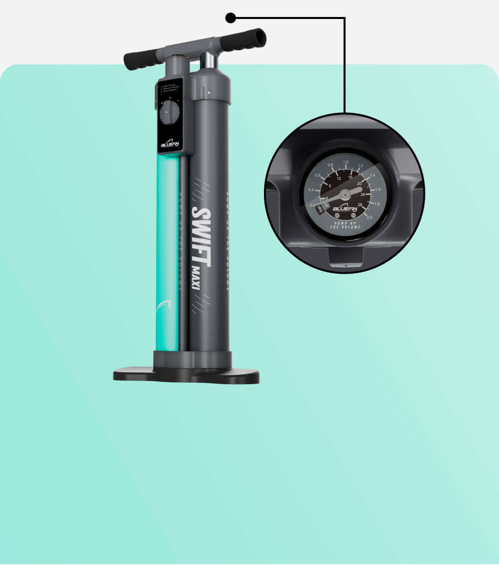 Pompe gonflable avec un design turquoise et gris, avec un manomètre sur le côté.