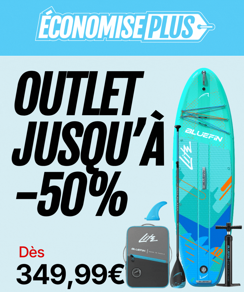Bannière de soldes outlet avec planche de windsurf turquoise, pagaie, aileron et pompe, réductions jusqu’à 50 % dès 349,99 €